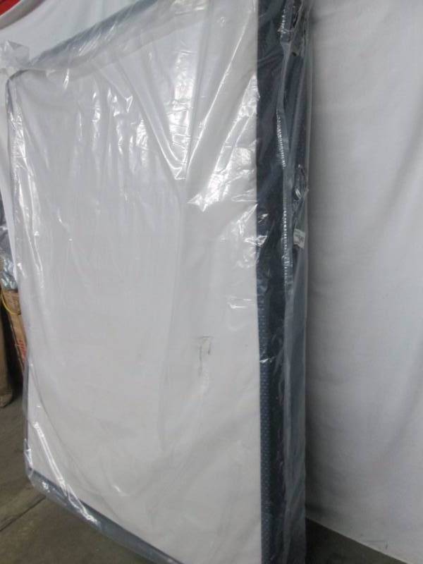 lot 20 image: Serta Perfect Sleeper Box Spring - Queen