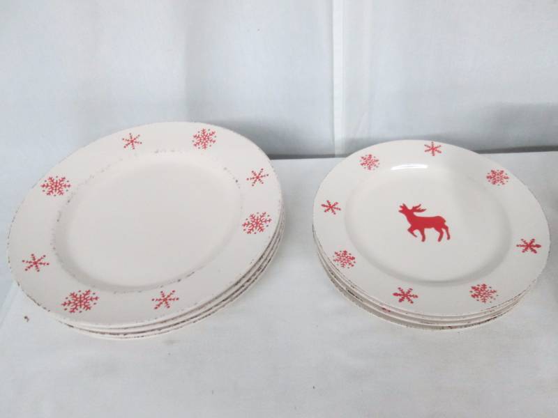 lot 53 image: Alcove Birchwood Holiday Dinnerware Set