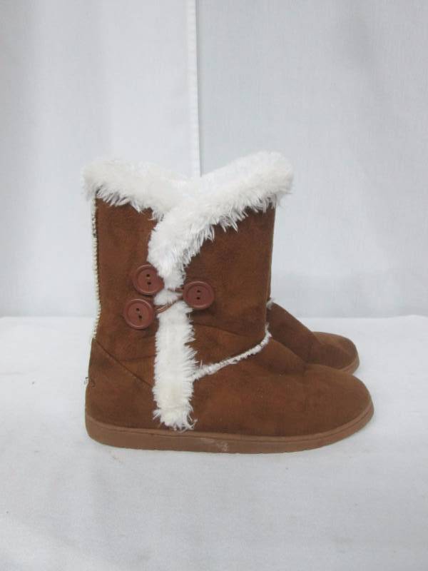 lot 62 image: Dawgs Womens 9 3-Button Microfiber Boots