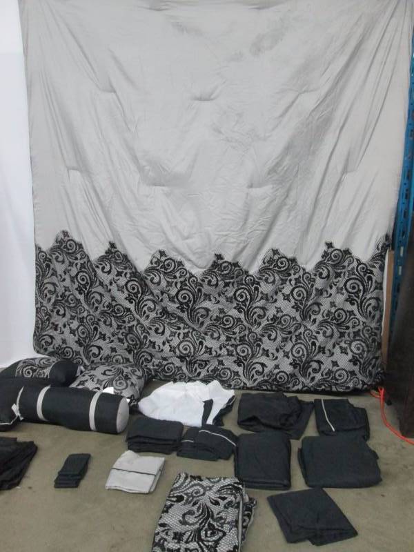 lot 35 image: Danity 30-pc. Bedroom Super Set - Queen