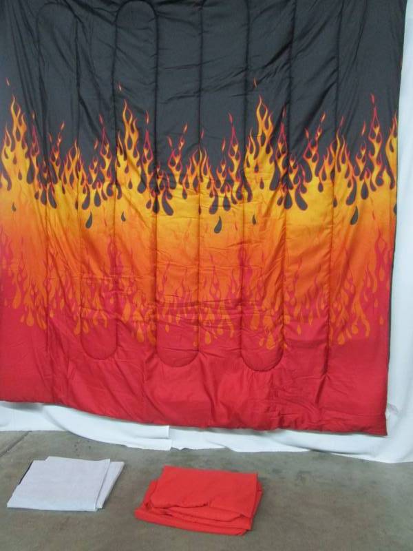 lot 36 image: Alcove Hot Stuff Comforter Set - Full