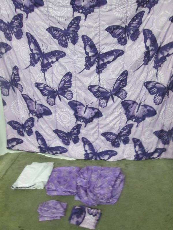 lot 37 image: Alcove Flutter Comforter - Queen