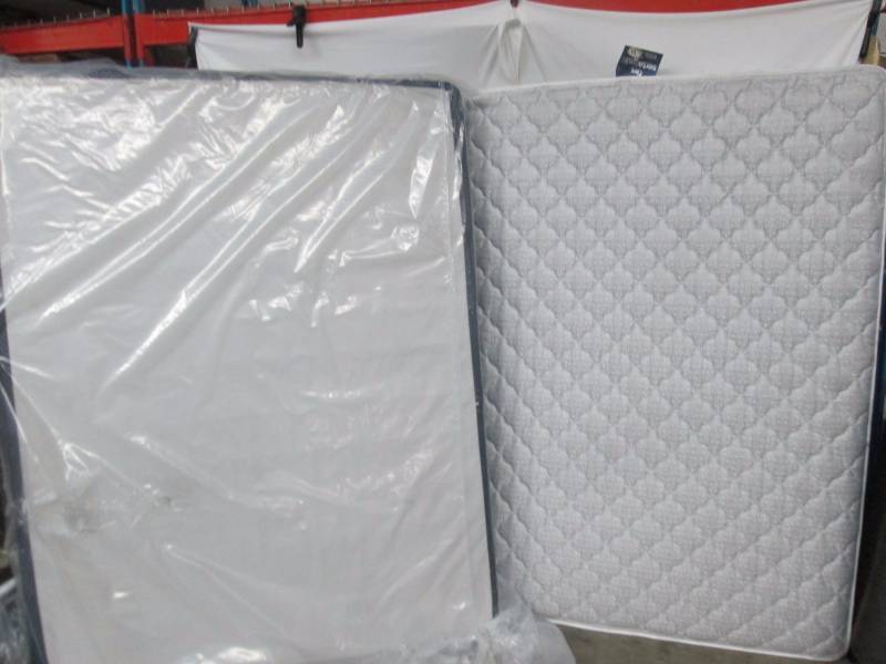 lot 6 image: Serta Atmore Perfect Sleeper EuroTop Mattress and Box Spring - Queen
