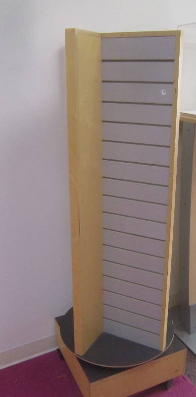 4 SIDED FLOOR SLAT WALL DISPLAY ON WHEELS