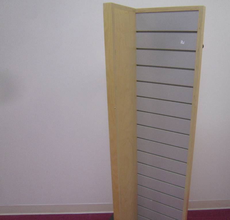 4 SIDED FLOOR SLAT WALL DISPLAY ON WHEELS