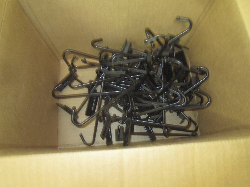 41 HOOKS FOR SLAT WALL DISPLAYS