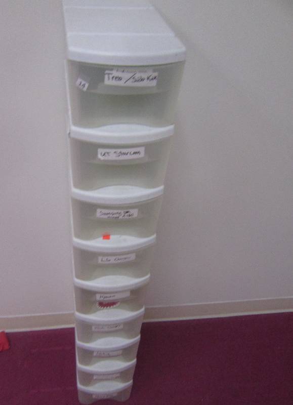 9 STACKING PLASTIC BINS 52X8