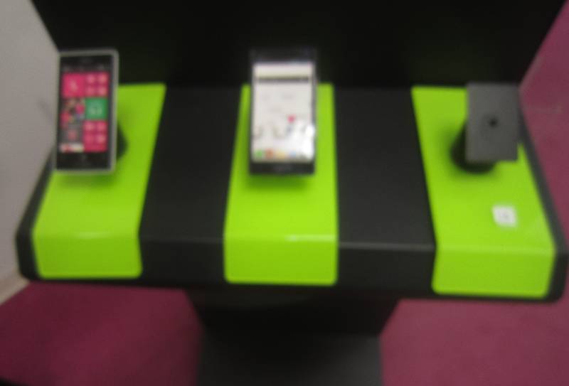 FITS ON  LOT 15 AND HOLDS 3 PHONE DISPLAYS