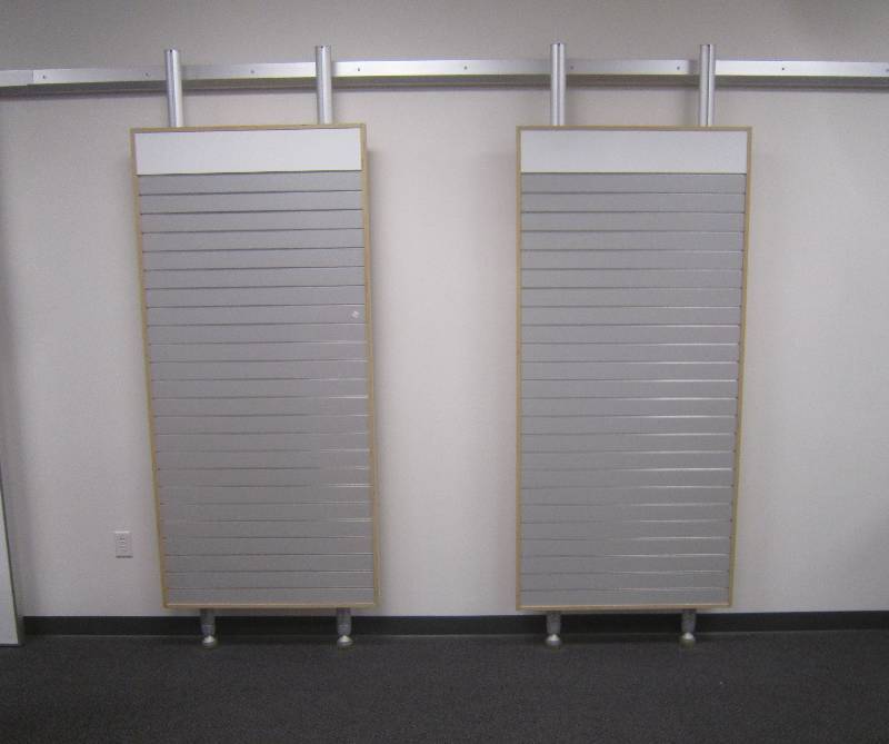 2 HANGING SLAT BOARD DISPLAYS WITH HANGING RAIL
