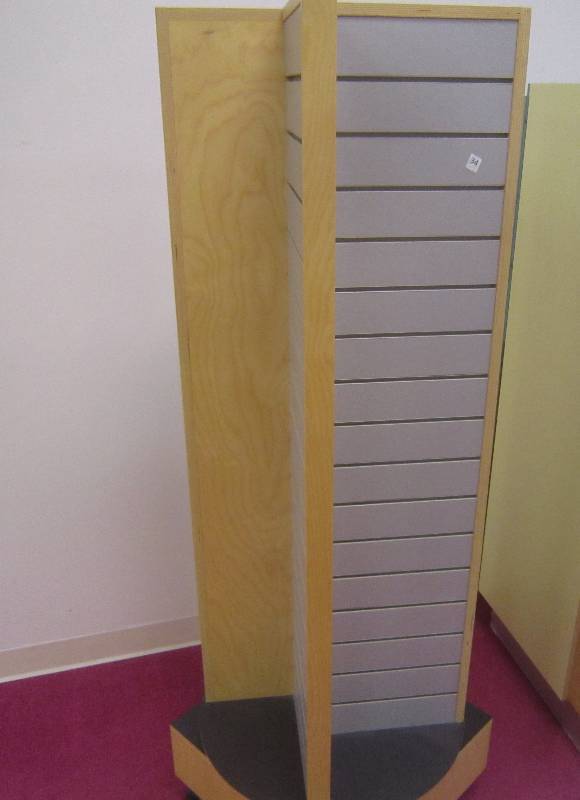 4 SIDED FLOOR SLAT WALL DISPLAY ON WHEELS