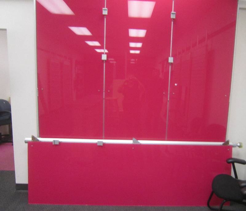 4 PINK PANELS, 3 SECTIONS OF HANGING TRACK 253 EACH, 1 SECTION 154