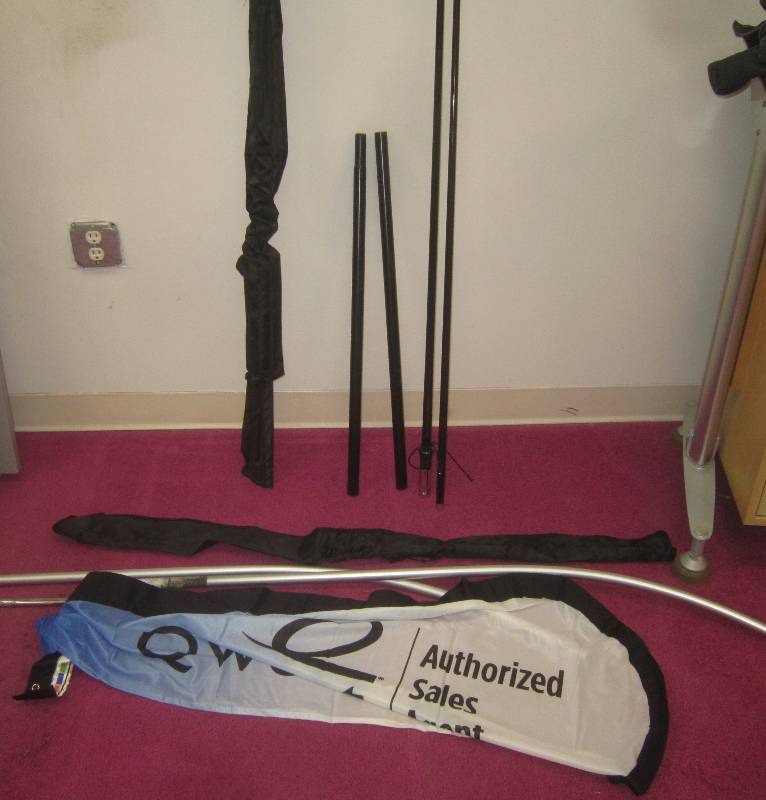 HANGING DISPLAY AND FLAG