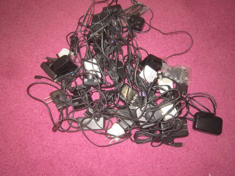 BOX FULL OF PHONE CHARGERS (ELECTRIC)