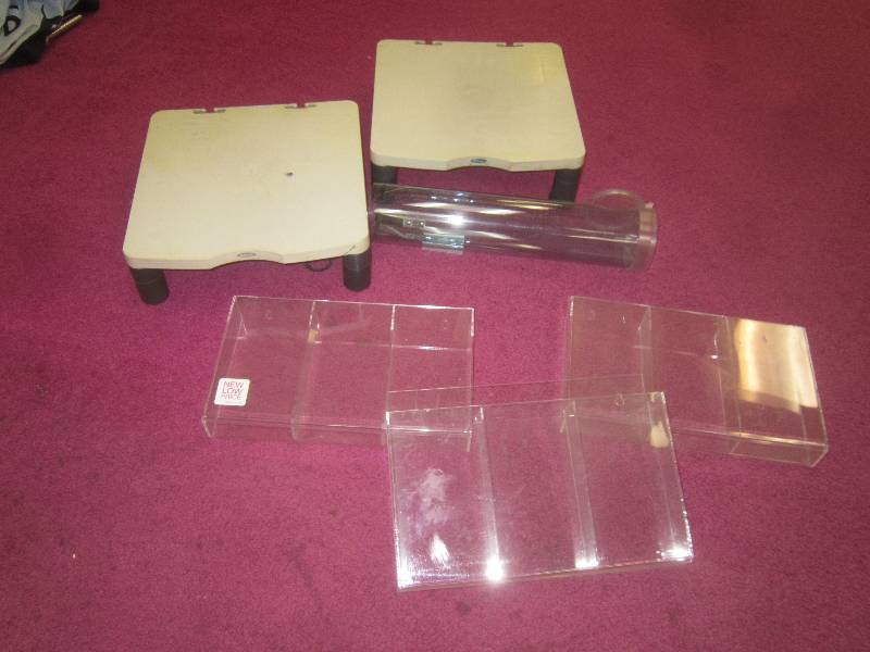 2 STANDS, 3 TRIPLE DISPLAYS, 1 ROUND DISPLAY