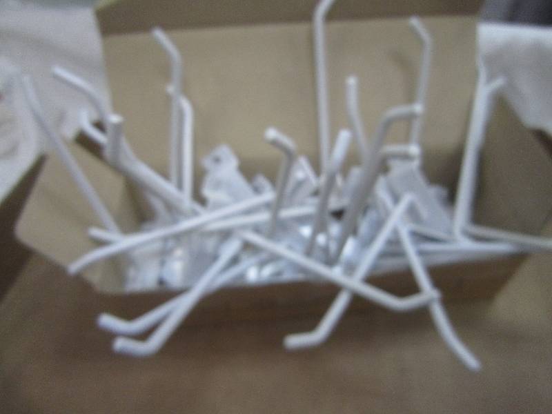 25 WHITE SLAT WALL HOOKS