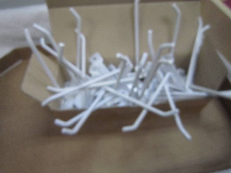 25 WHITE SLAT WALL HOOKS