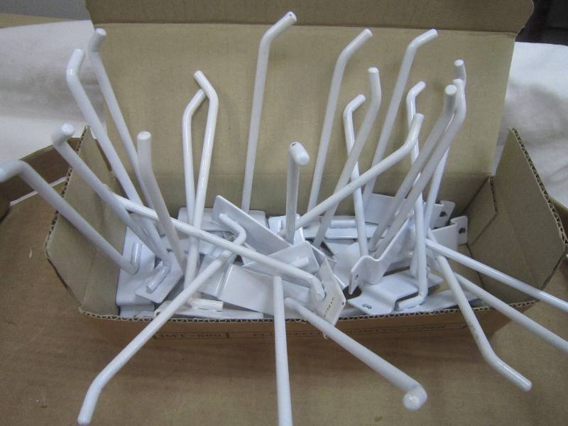 25 WHITE SLAT WALL HOOKS