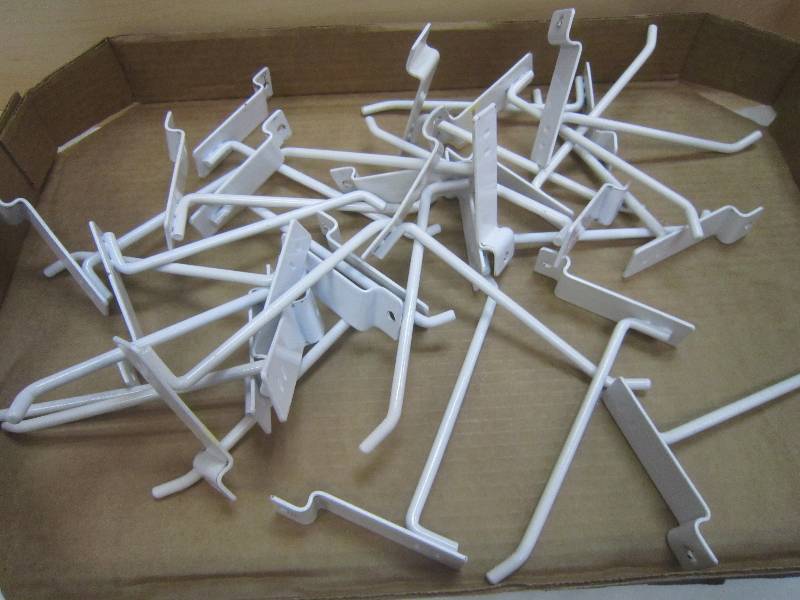 25 WHITE SLAT WALL HOOKS