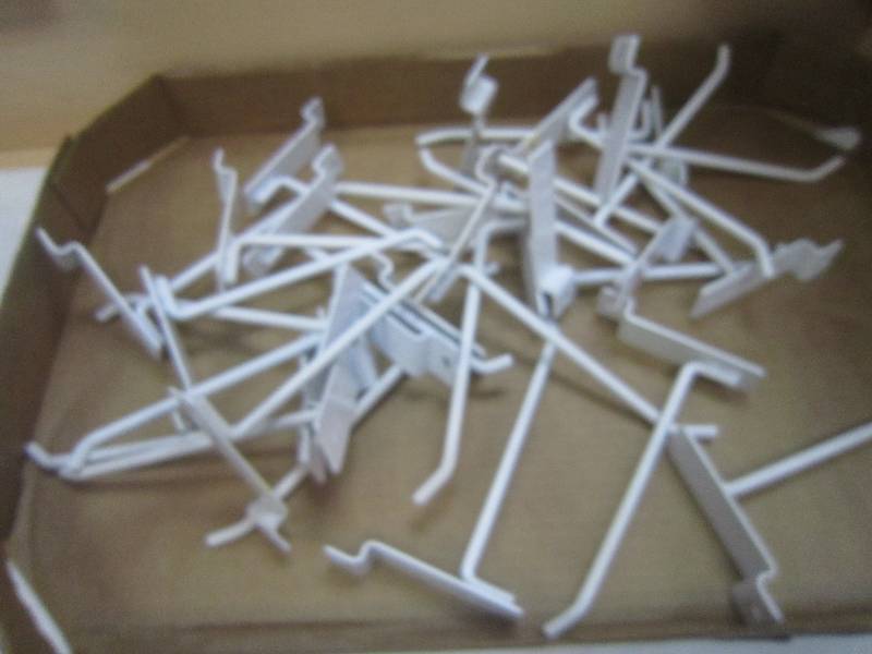 25 WHITE SLAT WALL HOOKS