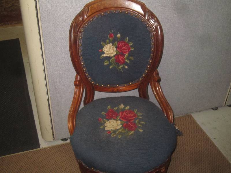 ANTIQUE NEEDLE POINT CHAIR.