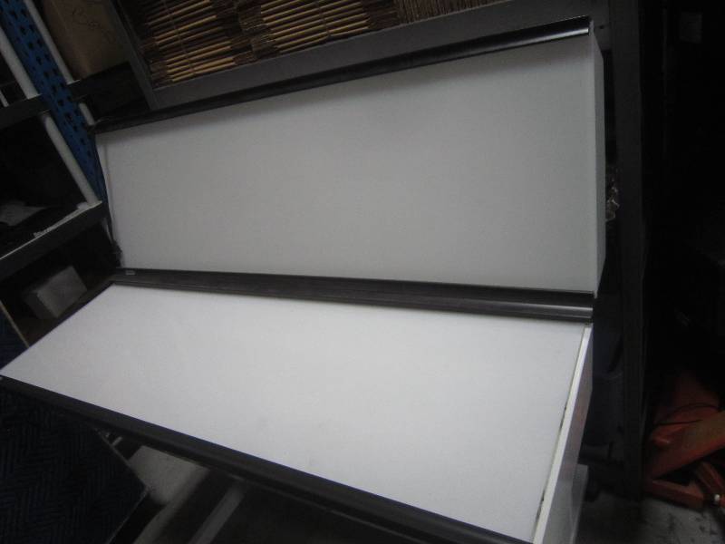 LIGHTED TABLE ON WHEELS