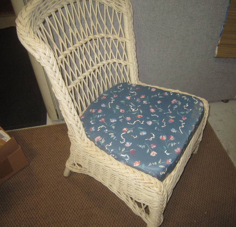 LARGE WICKER CHAIR