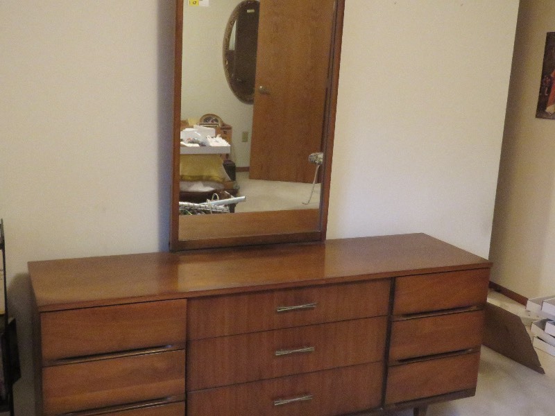 Vintage Dresser wMirror