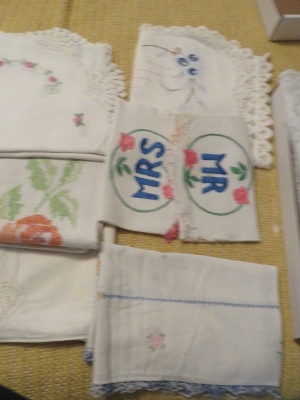 Assorted Kitchen Linens