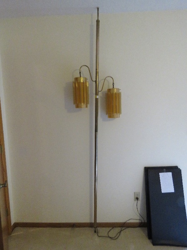 Vintage Floor to Ceiling Mount Light