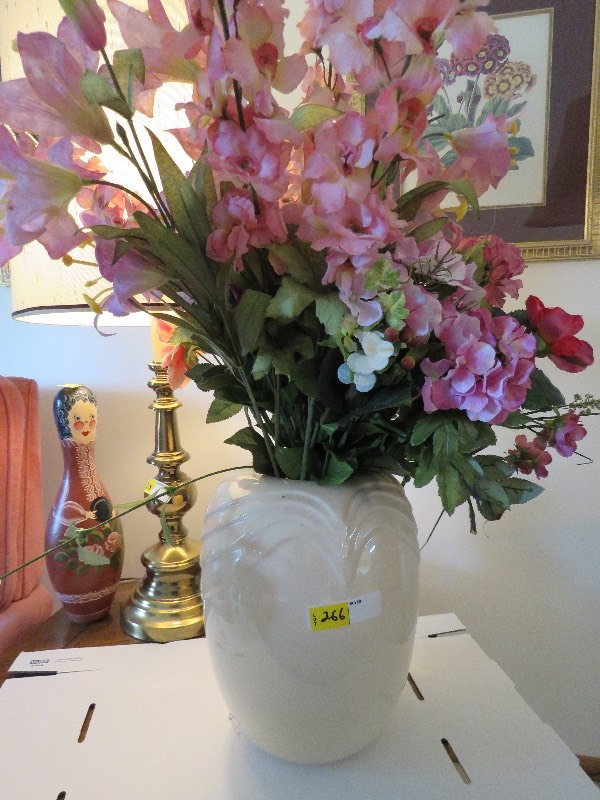 Large Vase wArtificial Flowers