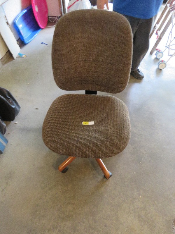 Desk Chair on Wheels