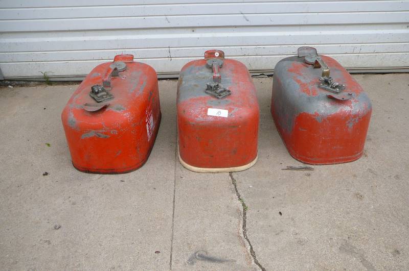 lot 10 image: Boat Gas Cans