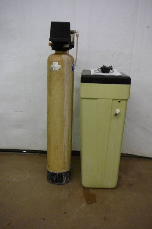 Water Softner & Salt Tank