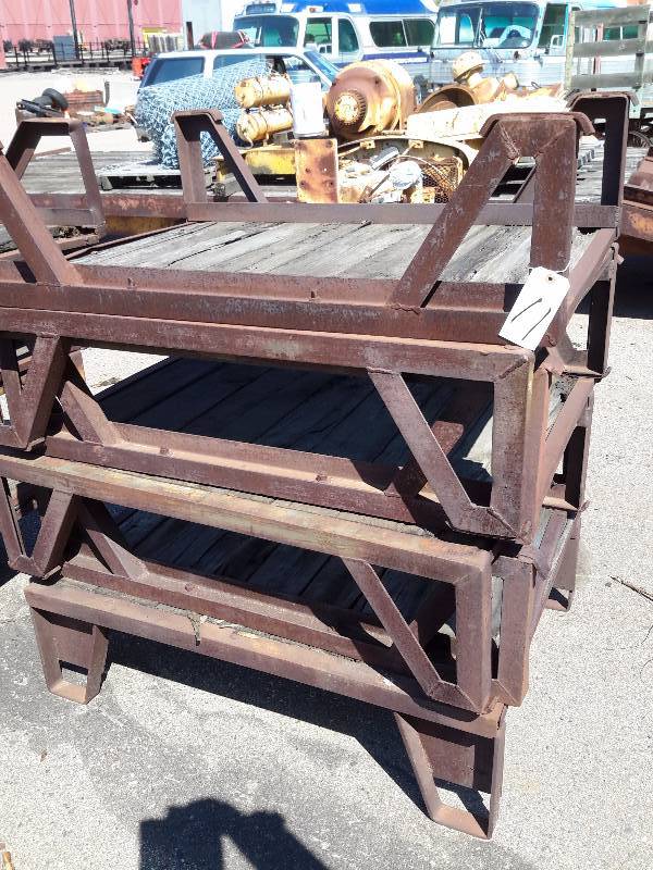 lot 11 image: 6 Steel Railroad Pallets..