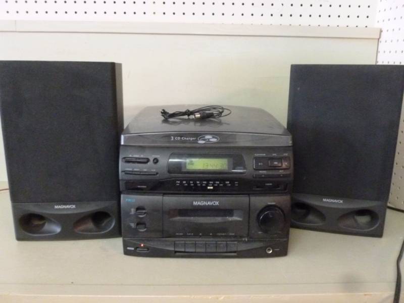 Shelf Stereo