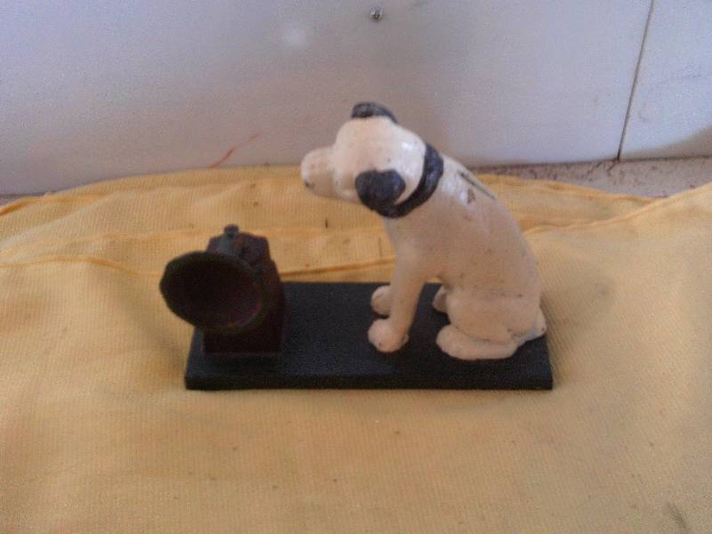 lot 3 image: COLLECTIBLE CAST IRON COIN BANK