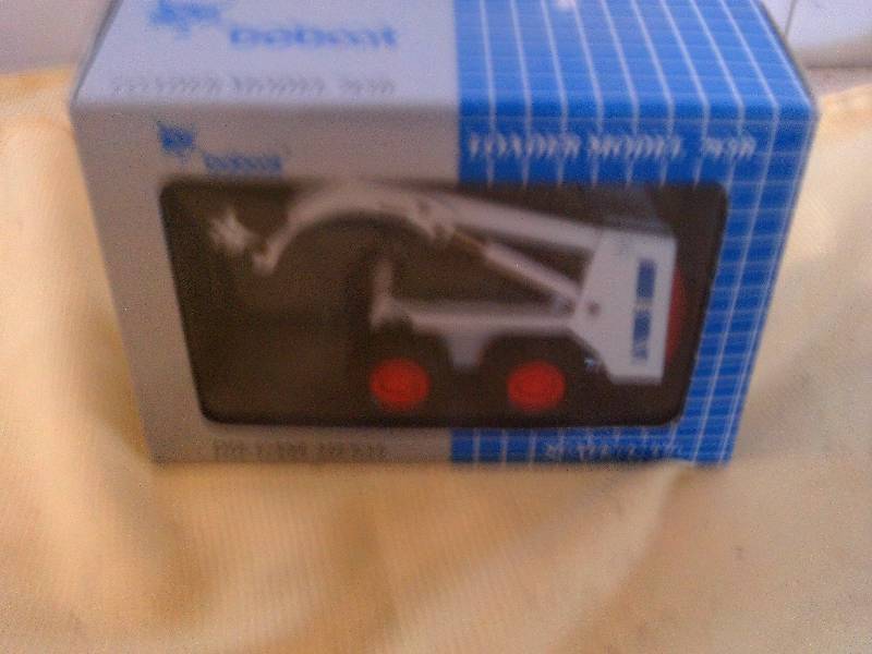 lot 8 image: DIECAST METAL BOBCAT