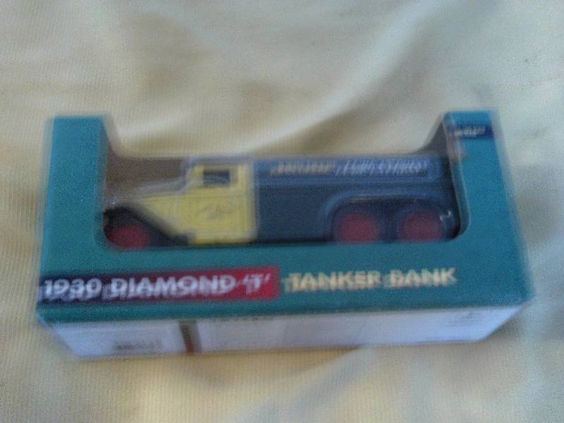 lot 11 image: COLLECTIBLE 1930 DIAMOND T TANKER BANK
