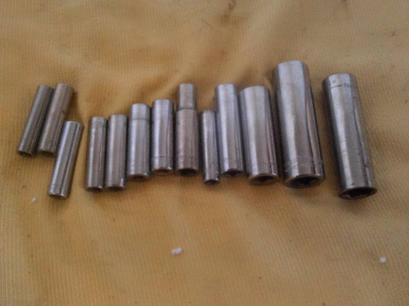 lot 30 image: 13 craftsman deep well sockets