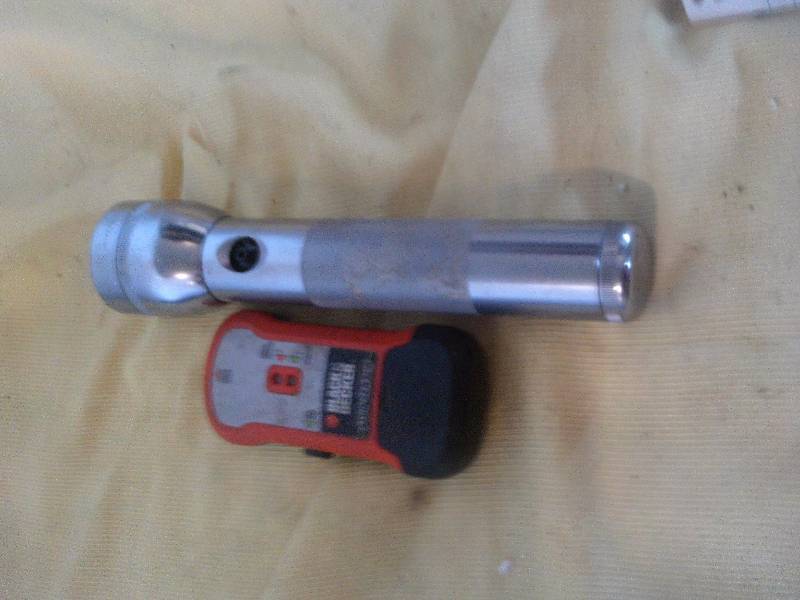 lot 35 image: black and decker stud finder
