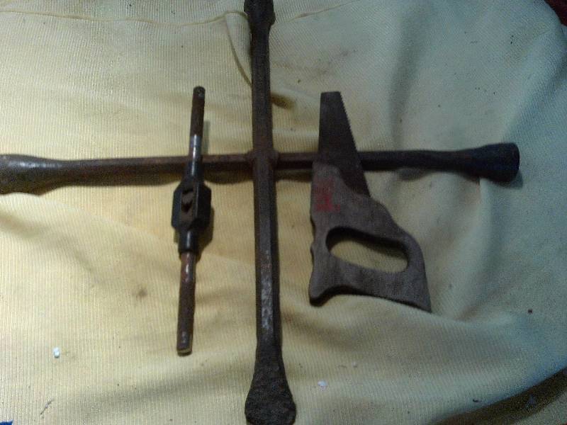 lot 36 image: misc tools