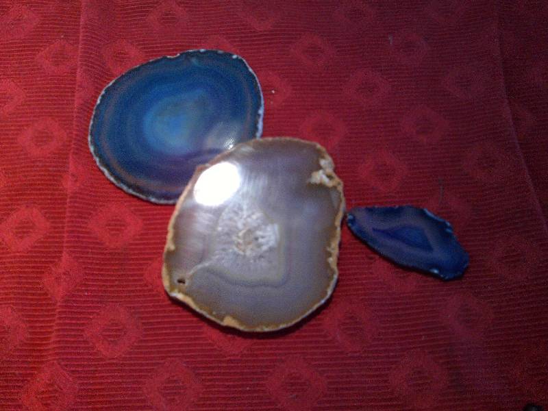 lot 61 image: 3 CUT AGATE PIECES