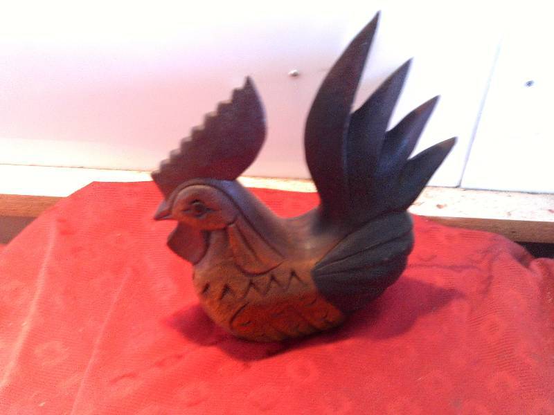 lot 64 image: HARD WOOD HAND CARVED CHICKEN