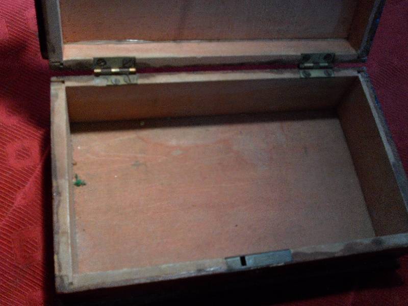 lot 65 image: VINTAGE WOODEN BOX