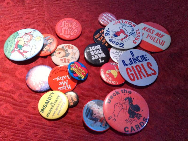 lot 76 image: COLLECTIBLE BUTTONS