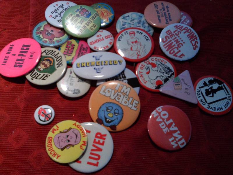 lot 80 image: COLLECTIBLE BUTTONS