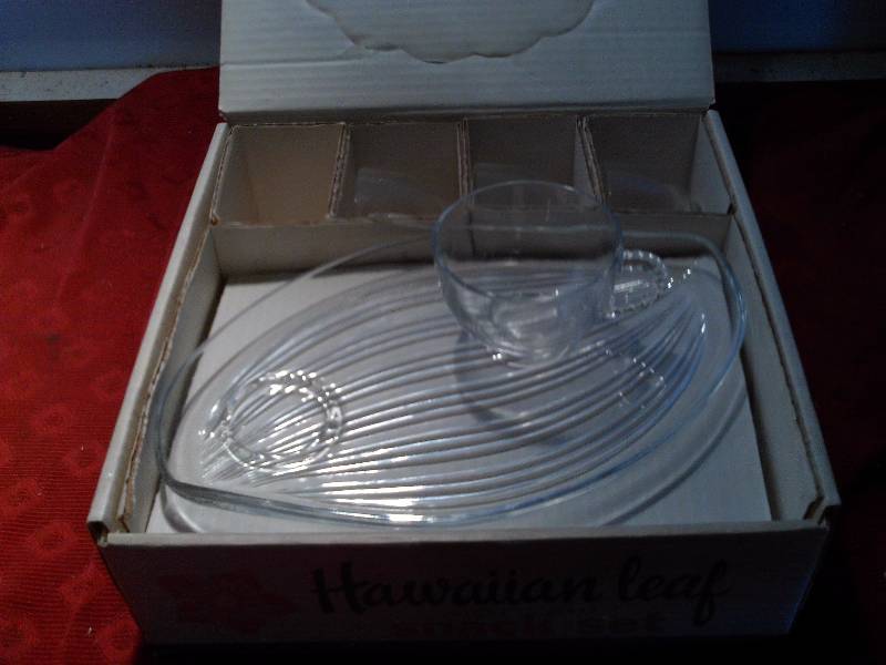 lot 91 image: VINTAGE HAWIAN SNACK SET