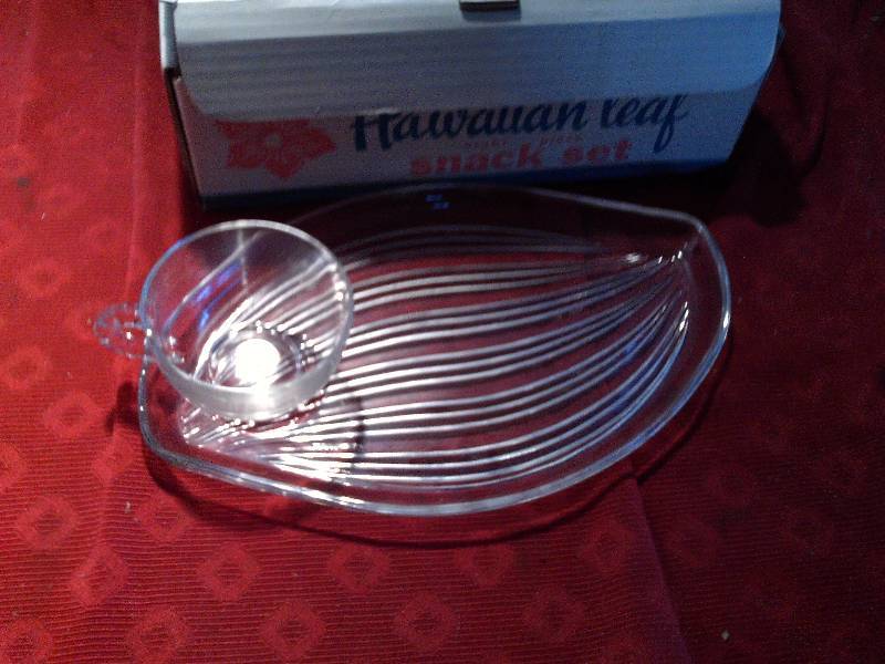 lot 94 image: COLLECTIBLE HAWIAN SNACK SET