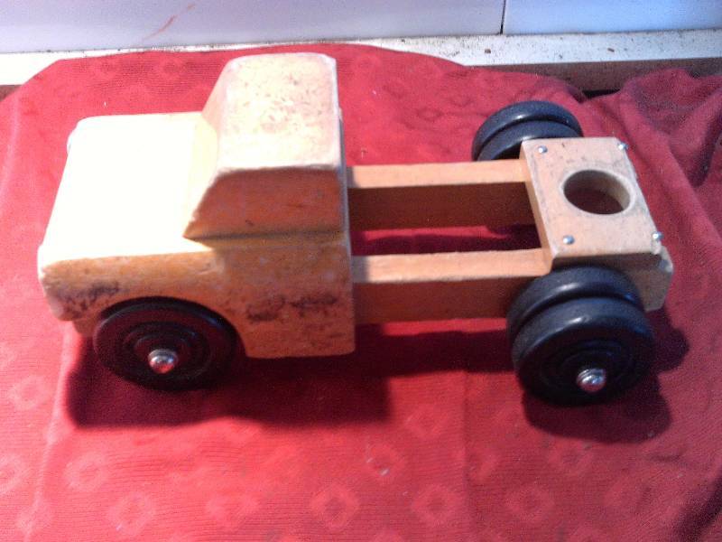 lot 98 image: VINTAGE ALL WOOD TRUCK