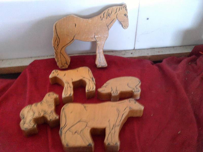 lot 109 image: SOLID WOOD FARM ANIMALS